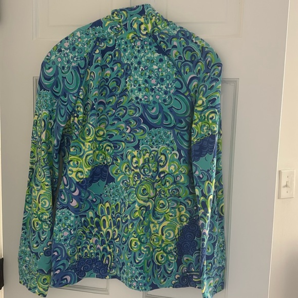 Like New swirl Lilly Pulitzer Skipper Top - Picture 7 of 7